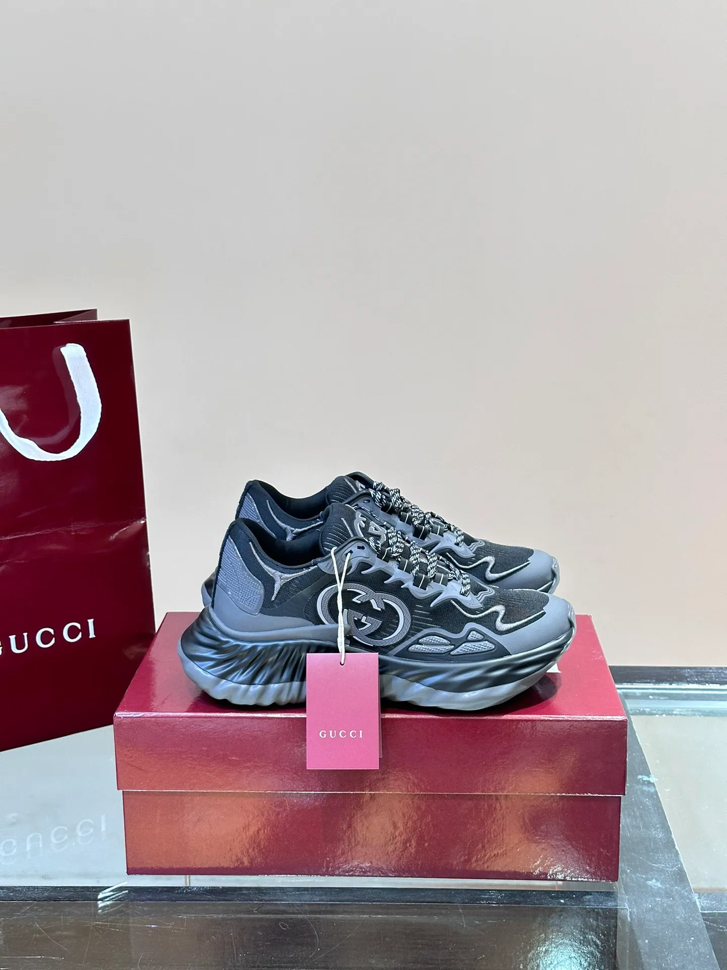 Men's Men's Shoes💰p760 "Gucc*" Ri Men's Men's Shoes💰p Men's Men's Shoes💰ple Series 2024ss👫Couple Style Casual Sports Shoes, buy the original and accurately reproduce it! Restore the quality of details, Gucci Ri men's shoes 💰p men's shoes 💰ple series sports shoes are made with innovative stitching technology to create a flowing texture like water. The leather design is paired with three-dimensional interlocking Double G leather patches and Gucci letter metal accessories, creating a free flowing texture of the entire shoe with a 3D effect. A classic and versatile piece that feels super comfortable on your feet! Male 39-44 Female 35-39